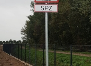 Verkehrszeichen LKW Einfahrt verboten und Sonderzeichen
